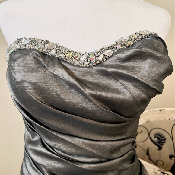 LUXE GIGI by La Femme NWOT $400 Strapless Evening Gown Jeweled size 16 - Picture 4 of 16